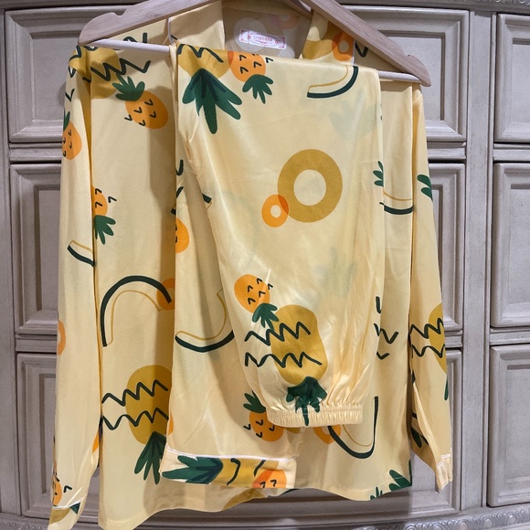 Pajama set - Picture 3 of 3